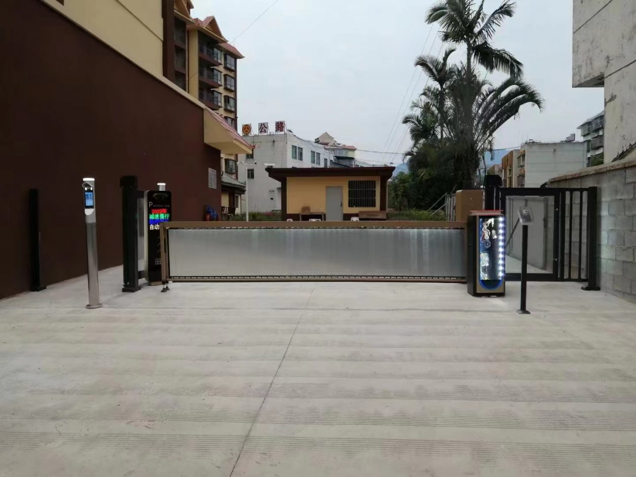 小區KY款車牌識別+廣告道閘+廣告門+人臉識別 社區智慧停車場案列 第1張